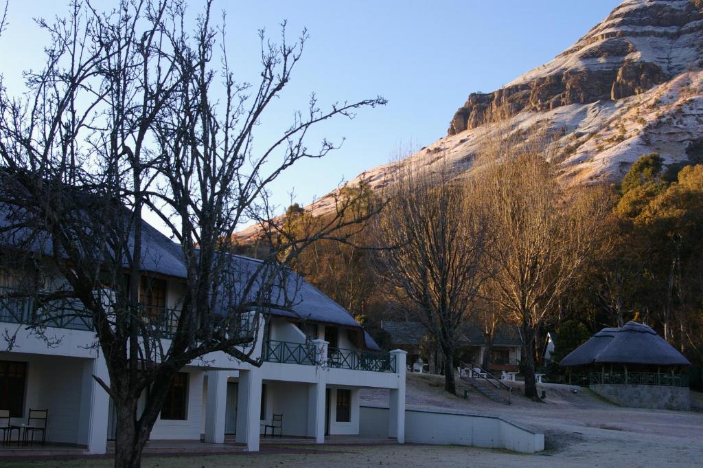 Champagne Castle Hotel Champagne Valley Exterior photo